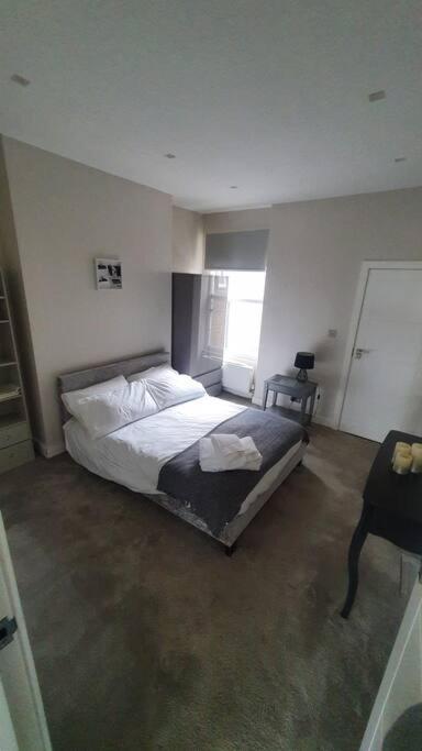 Entire Apartment Alexandra Palace, Лондон Экстерьер фото